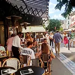Cocon Convivial A Montmartre