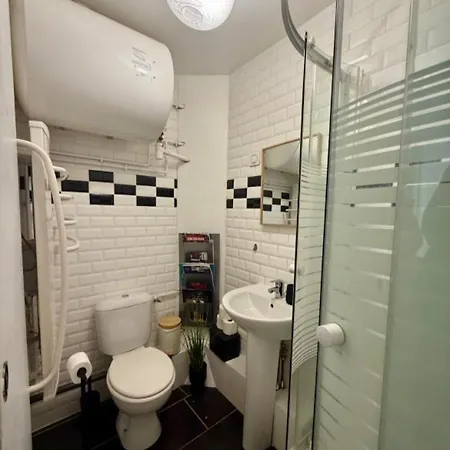 Cocon Convivial A Montmartre * Paris