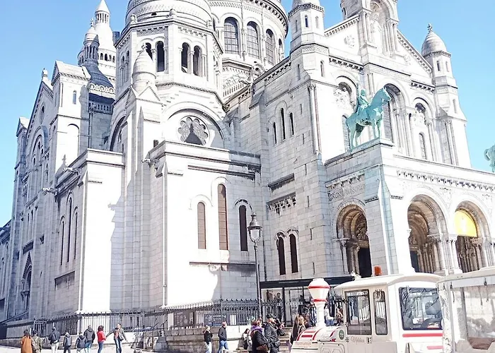 Cocon Convivial A Montmartre