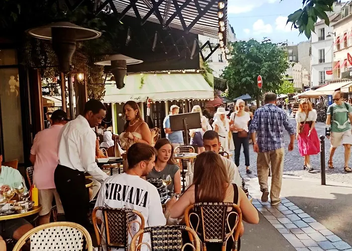 Cocon Convivial A Montmartre